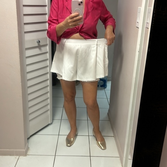 Shorts - Picture 9 of 11